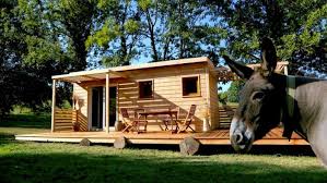 Livree En Kit Cette Maison Ecologique Ne Necessite Ni Colle Ni Clou Ni Outils En 2020 Maison Ecologique En Bois Maison Ecologique Maison Ecolo