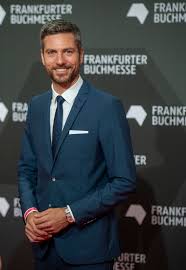 Ingo zamperoni wird im studio der tagesthemen von seiner kollegin linda zervakis und der zweifachen olympiasiegerin. Ingo Zamperoni Der Nachrichtenmoderator Einblick In Die Karriere Und Das Privatleben Des Journalisten