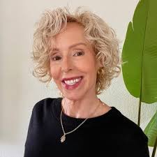 100 Best Women Over 50 Blogs and Websites To Follow in 2025