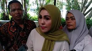 Dengan kata lain, kalimat ini mempunyai lebih dari satu verba utama atau predikat karena mempunyai 2 aksi. Istri Perwira Polisi Blak Blakan Soal Kalimat Kasar Kau Ngangkang 24 Jam Tak Bisa Bayar Utangmu Tribun Medan