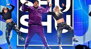 En oförglömlig kväll med låtar s. Kultur Han Far Sjunga I Finalen Lyssna For Tva Veckor Sedan Tavlade Artisten Anis Don Demina I Melodifestivalen Manga Gillade Hans Glada Lat Vem E Som Oss Men Han Lyckades Inte Ta Sig Till Final Pa Lordagen Fick Han En Andra Chans Da Gick Det Battre Han