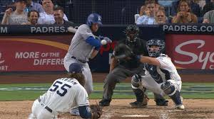 Muncy sits for 2nd straight game, but 'optimistic' about wrist injury