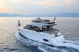 A Moteur Europeens De L Annee 2017 Voici Les 5 Vainqueurs Bateau A Moteur Bateaux Et Moteur