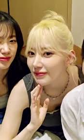 I love Sakura's "double" winking 🙈