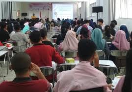 Penerimaan mahasiswa baru stikom dinamika bangsa jambi, thehok jambi. Ivan Wirata Berikan Kuliah Umum Di Stikom Dinamika Bangsa Jambi Jambipos