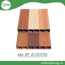 Sản phẩm thanh lam gỗ nhựa được làm bằng nguyên liệu pvc và caco3 rắn chắc ( có khả năng chống cháy cao ) thiết kế theo dạng tấm được liên kết với nhau bằng khe hèm, có cấu trúc tổ ong với các lỗ rỗng hình vuông có thể chịu tác động của ngoại lực. Thanh Lam Gá»— Nhá»±a B100t50 Gá»— Nhá»±a Composite Tgi