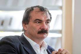 Profesorul Mircea Miclea: “Părinții și profesorii ar trebui să-i protejeze pe copii. Aceștia nu trebuie bombardați cu știri despre război” : Europa FM