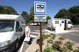 ⚠ aucune reservation sur une aire ne peut être faite par le site airecampingcar.com. Aire De Camping Car Petit Bourg Aire De Camping Cars Puy Du Fou Vendee Vallee