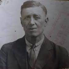 Does anyone happen to know the Unwin family who grew up in Twechar? Bob,  Peggy, Bert, Margaret and Billy? I believe they grew up