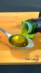 Una cucharada de aceite de oliva con limón cada mañana 🍋💧. Este tónico natural promueve la digestión, revitaliza la piel y fortalece el sistema inmunológico. ¡Empieza tu día con energía! ...