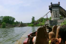 Employé par la compagnie néerlandaise des indes orientales , il était connu pour effectuer, avec une. Der Fliegende Hollander Im Efteling