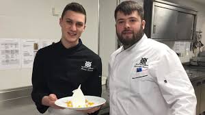 Dans le même esprit, le site gourmaneo.com permet de préparer un menu de chef, avec comme supplément d'âme une spécificité régionale. Cuisiner Comme Un Chef