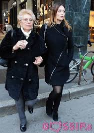 Lo scorso 13 gennaio ha dovuto affrontare il lutto dell'amata moglie, lucia russo. Francesca Cavallin In Centro A Milano Con La Suocera Lucia Le Foto Foto E Gossip