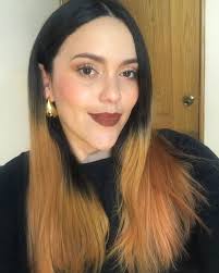 Para mi amada esposa Valentina💐 Estoy profundamente agradecido con Dios  por haberte traído a mí. Eres una mujer verdaderamente excepcional que ha  bendecido mi vida con tu amor incondicional y tu gentileza