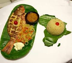 Plat Ivoirien Attieke Et Poisson Par Chef Traiteur African Food Food Fried Tilapia