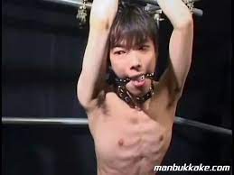 Japanese gay boy likes to be a dirty little slave - Sunporno