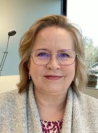 Donna Hanlon's Instagram, Twitter & Facebook