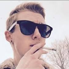 Listen to playlists featuring Liquid Stranger