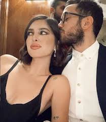 Ala tokel ve eren bülbül çifti dünya evine girdikten 1 yıl sonra boşanma kararı almışlardır. Eren Bulbul Kimdir Ala Tokel