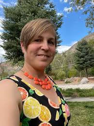 Say hi to Ms. Kavanagh! She's originally from Indiana and loves skiing,  paddleboarding, kayaking, and yoga. Her favorite childhood read was The Owl  and the Pussycat. 🦉🐱 She has two dogs and