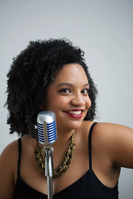 Laurel Tubman performing live music