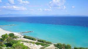 Έχει πληθυσμό 779 κατοίκους (απογρ. Perla Hotel Halkidiki Perla Hotel Halkidiki
