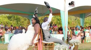 It made all of us laugh! Kenyan Wedding Beautiful Couple Play The Shoe Game On Their Day Youtube