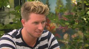 Ljubezen po domače: Poptevejev lepotec odstopil, govori o pritiskih