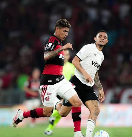 ⚠️ Flamengo recusa proposta do Krasnodar por Carrascal e considera valor "rid&iacute;culo". O clube russo ofereceu 7 milh&otilde;es de euros (R$ 42 milh&otilde;es) pela compra do meia-atacante colombiano. O Fla nem deu