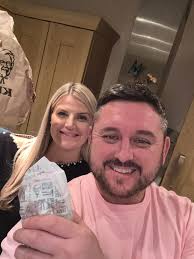 So the only thing uber eats will let me send is 3 kids meals 😂😂😂 who  wants them??? Like