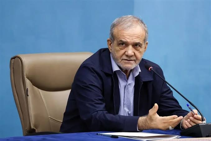 هیچ مشکل معیشتی و اجتماعی نباید از نگاه مسئولان پنهان بماند