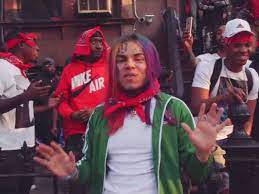 Graffiti, hand signs, colors, and tattoos are indicators of gang affiliation. What Colored Bandanas Can I Wear So That I Am Not Associated With A Gang Quora