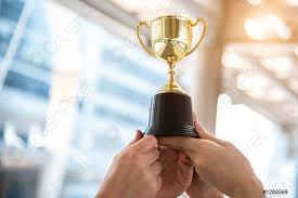 We no speak americano (go go bizkitt! Campione Trofeo D Oro Per Il Vincitore Con Mani Giocatore Foto D Archivio Crushpixel