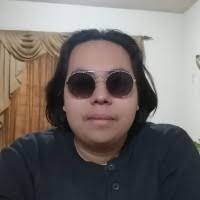 100+ perfiles de «Fang»