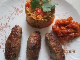 Cevapcici Mit Djuvec Reis Und Scharfen Roten Zwiebeln Rezept Rezept Gerichte Mit Hackfleisch Fleisch Gerichte Rezepte