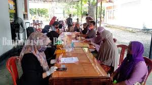 Cek juga dijadikan sebagai alat tukar dan alat pembayaran, walaupun bentuknya adalah sebuah surat. Pos Indonesia Sudah Mulai Mencairkan Cek Penerima Bst Rp 300 000 Di Dtks Kemensos Go Id Banjarmasin Post