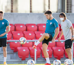 El encuentro de los octavos de final de la eurocopa 2021 se llevará a cabo en parken stadium en copenhagen, dinamarca a las 10:00 horas de guatemala. Larra Unai Simon Y Nolaskoain Se Incorporan A Los Entrenamientos Del Athletic En Lezama Kirolak Naiz