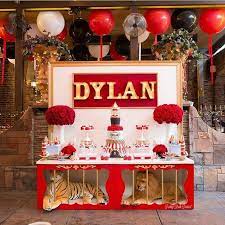 It's so easy to create your own carnival photo booth like this one! Circus Theme Party Cake Sweets Lion Tiger Cage Table Balloons Circus Birthday Party Theme Carnival Birthday Parties Carnival Themed Party