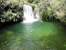 Poco Na Caminhada Para O Pico Do Papagaio Da Pousada Pe Da Mata Aiuruoca Mg Aiuruoca Mg Cachoeira Lindas Imagens Da Natureza