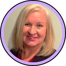 Lisa Wallis's Instagram, Twitter & Facebook