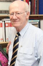 Bullying probe, sexual innuendo: Top Qld hospital boss wins job stoush