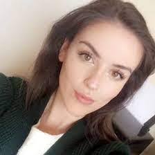 Lea Stratton's Instagram, Twitter & Facebook