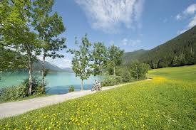 Der naturpark weissensee im südwesten kärntens ist ein spielplatz der natur. Badesee Weissensee In Karnten Badeurlaub Wassertemperatur