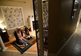 Namun perlu diingat seperti apapun tampilan musholla yang akan kamu buat, hal yang paling terpenting adalah niat kamu untuk melaksanakan ibadah sholat. 11 Desain Ruang Salat Minimalis Di Dalam Rumah Yang Tak Sekadar Bikin Khusyuk Ibadah