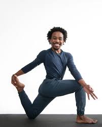 The cotton mat fits your entire back as you lie down, and a comfortable neck pillow is included to experience even greater benefits of acupressure. About Black Mat Yoga