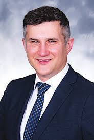 Ellen Galli's Instagram, Twitter & Facebook