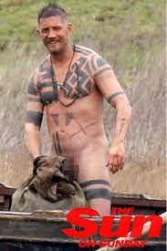 Tom Hardy completamente desnudo durante un rodaje - Shangay