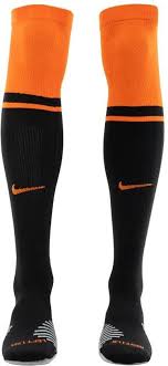 Het thuisshirt nederlands elftal is uiteraard in de klassieke oranje kleur met donkere accenten in de vorm van een leeuw. Bol Com Nederlands Elftal Uitsokken 2020 2022