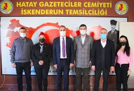 .başkanı fatih tosyalı,i̇skenderun cumhuriyet başsavcısı ahmet çelikkol'u makamında ziyaret etti. Iskenderun Cumhuriyet Bassavcisi Ahmet Celikkol Hatay Gazeteciler Cemiyeti Iskenderun Temsilciligi Ne Ziyaret Etti Iskenderun Haber