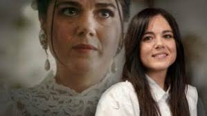 Taylor Swift ha pubblicato il suo primo TikTok, anticipando l'outfit della  copertina di Red